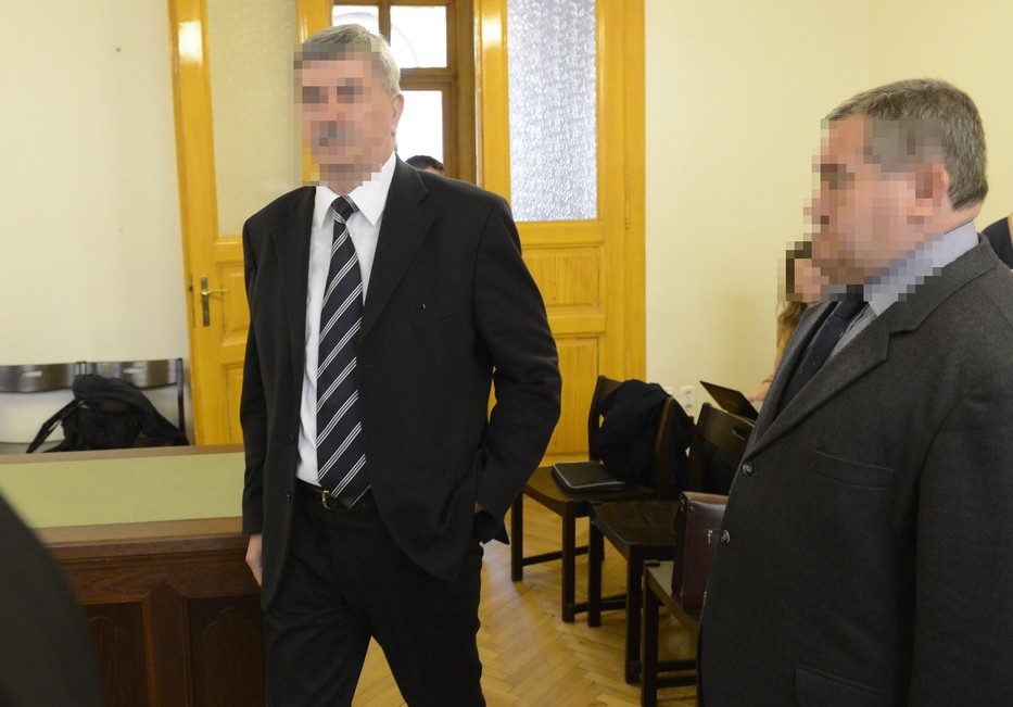 Kocsis István, a BKV volt vezérigazgatója korábban reggelit és ebédet is osztott / Fotó: MTI Soós Lajos