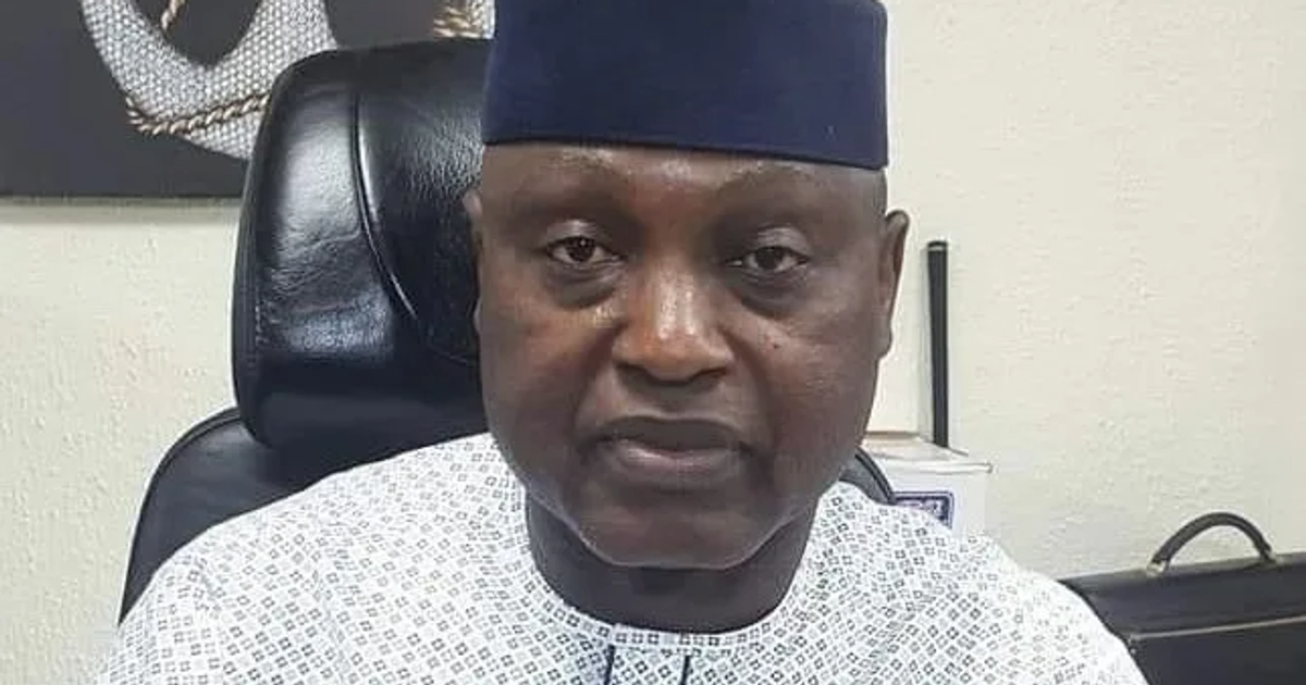 A inauguração do projecto do aeroporto no estado de Ekiti, na Nigéria, marca um importante ponto de viragem para o desenvolvimento económico da região. O Governador Biodun Oyebanji pretende impulsionar a economia local, abrir novas oportunidades e fortalecer o desenvolvimento industrial. A cerimónia de compensação aos proprietários destaca a importância desta infra-estrutura para a expansão económica. A indenização visa cobrir os prejuízos sofridos e reconhecer o sacrifício dos beneficiários. O aeroporto fortalecerá a conectividade com os mercados nacionais e internacionais, impulsionará a indústria local e oferecerá novas perspectivas de investimento. Esta visão ambiciosa incorpora o compromisso do governo com o desenvolvimento sustentável para todos os cidadãos do Estado de Ekiti.