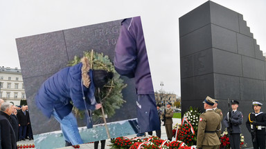 Posłanka PiS zerwała tabliczkę z wieńca pod pomnikiem smoleńskim
