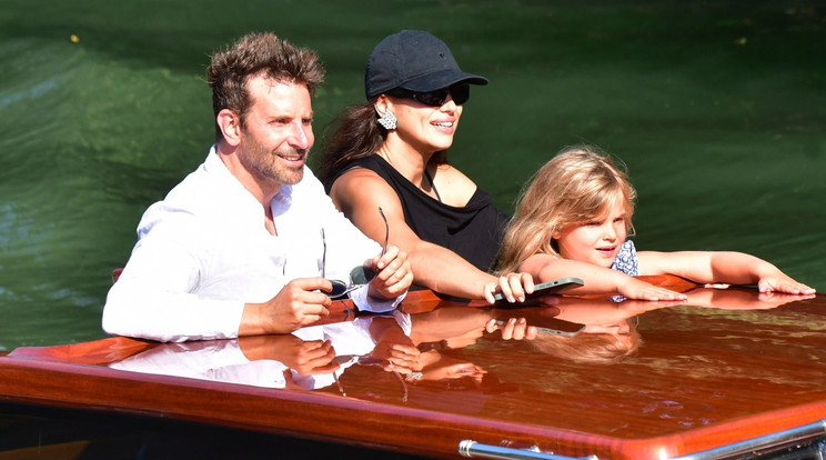 Irina Shayk és Bradley Cooper Velencében csónakáznak / Fotó: Profimedia
