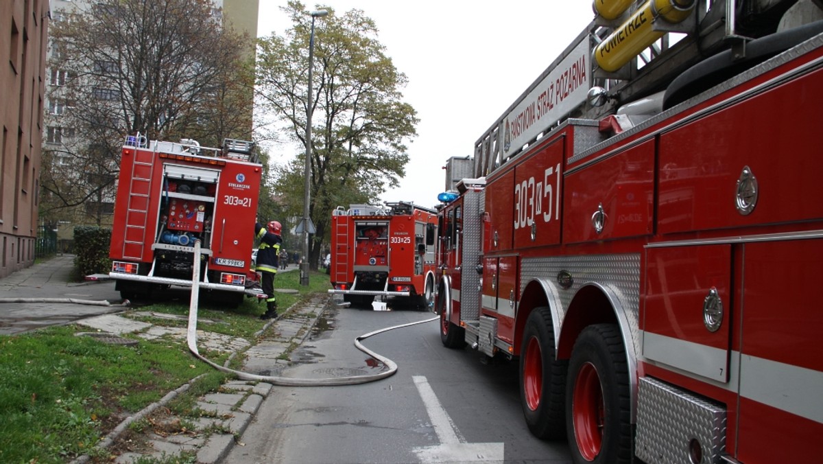 Jedna osoba została poszkodowana w wyniku pożaru, który wybuchł we czwartek po godz. 11 w wieżowcu przy ul. Bronowickiej w Krakowie.