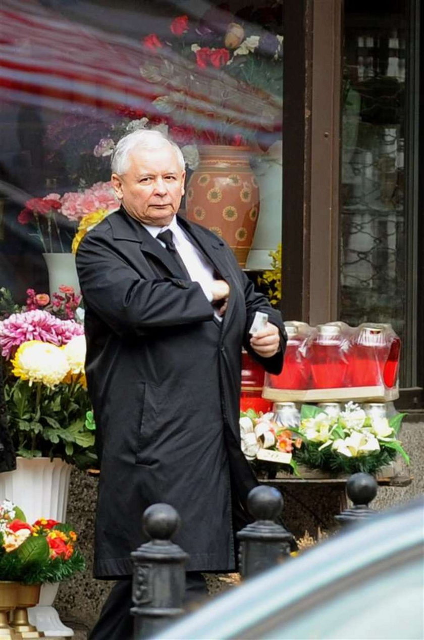 Kaczyński: Nie odejdę! A wróżka na to...