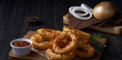 Krążki cebulowe — onion rings