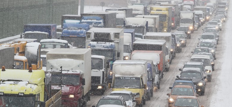 200-kilometrowy korek. Przez śnieg