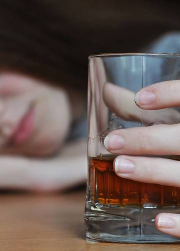 Cztery sygnały, które świadczą o tym, że masz alergię na alkohol. - Noizz