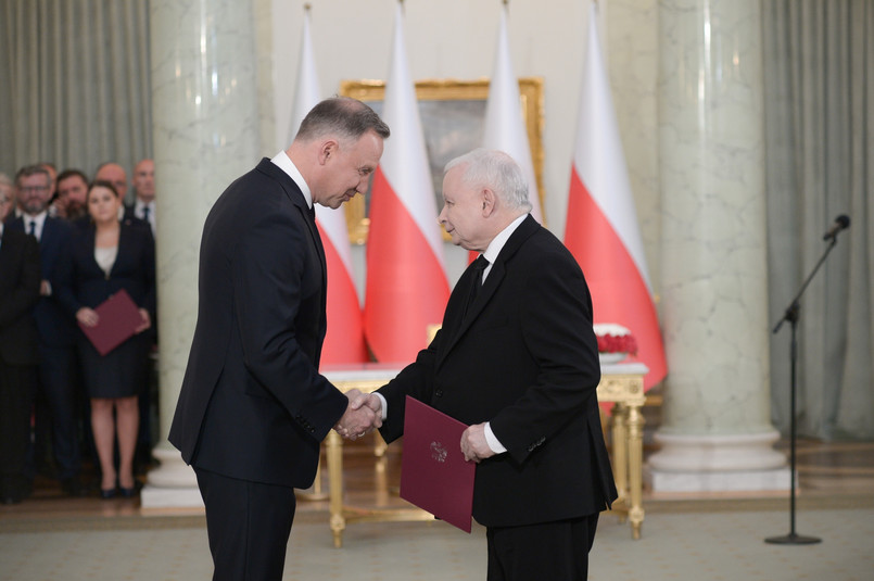 Prezydent Andrzej Duda wręczył Jarosławowi Kaczyńskiemu powołanie na wiceprzewodniczącego Rady Ministrów