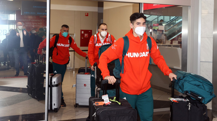 Megérkezett a Téli olimpiáról a gyorskorcsolya válogatott/Fotó: Pozsonyi Zita