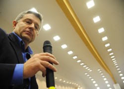 Frasyniuk o działaniach rządu: Kompletny kretynizm