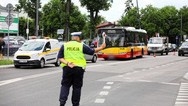 Warszawa. Kierowca autobusu uderzył w cztery pojazdy i latarnię. Są zarzuty