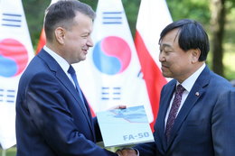 Koreańczycy obawiają się wyników wyborów w Polsce. "Powtórka z Caracali"