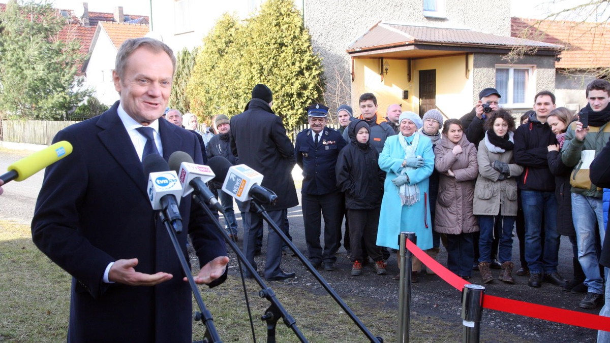 Premier Donald Tusk ocenił w sobotę na Opolszczyźnie, że kwestia rozbudowy dróg lokalnych to nie tylko sprawa komunikacji, ale i miejsc pracy.