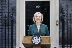 Truss powiedziała o 'znaczących osiągnięciach' i pojechała do Karola III