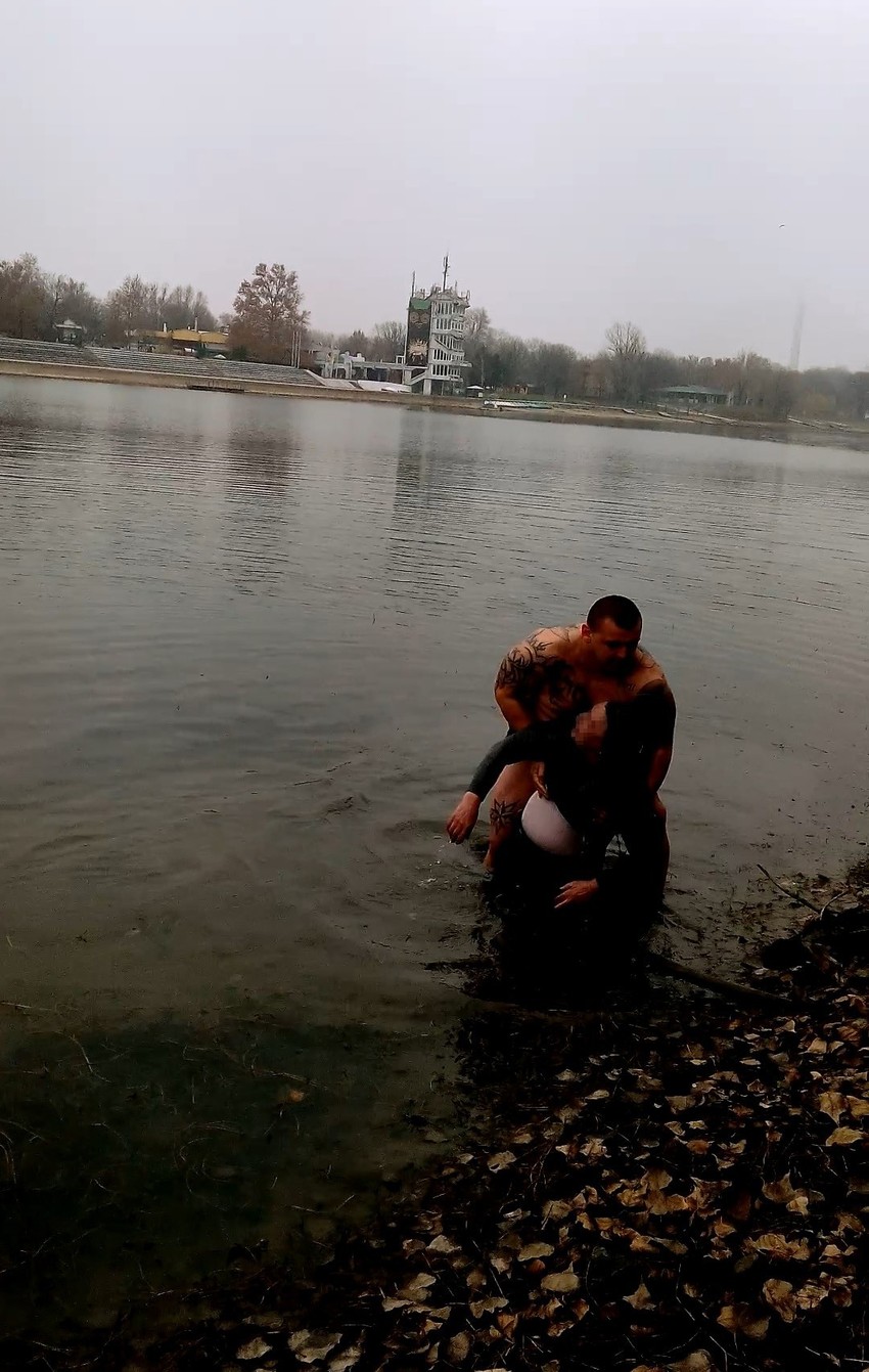 Nesrećnu ženu je radnik izvukao na obalu i pozvao Hitnu pomoć