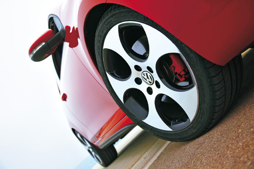 VW Golf GTI: Sportowiec o dwóch obliczach