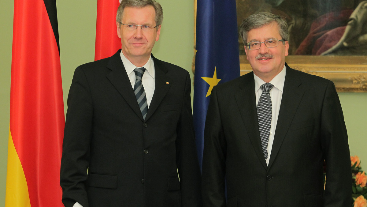 Dziś przed godz. 10 w Pałacu Prezydenckim rozpoczęło się spotkanie prezydenta Bronisława Komorowskiego z przebywającym z jednodniową wizytą w Polsce prezydentem Niemiec Christianem Wulffem.