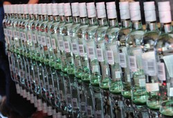 Słynny producent rumu miał wycofać się z Rosji. Zamiast tego potroił zyski