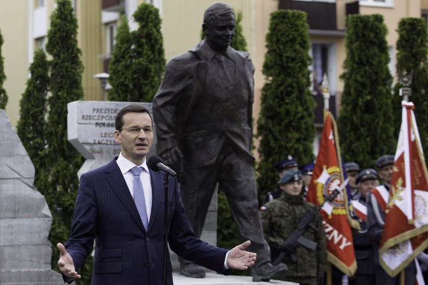 Premier Mateusz Morawiecki odsłonił pomnik smoleński w Kraśniku