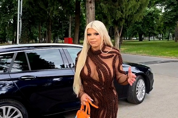 "BABA OD 80 GODINA ME KOMENTARIŠE!" Dara udarila na Cakanu nakon što je napala: "Čast mi je da me takve ne vole", nećete verovati šta joj je sve rekla