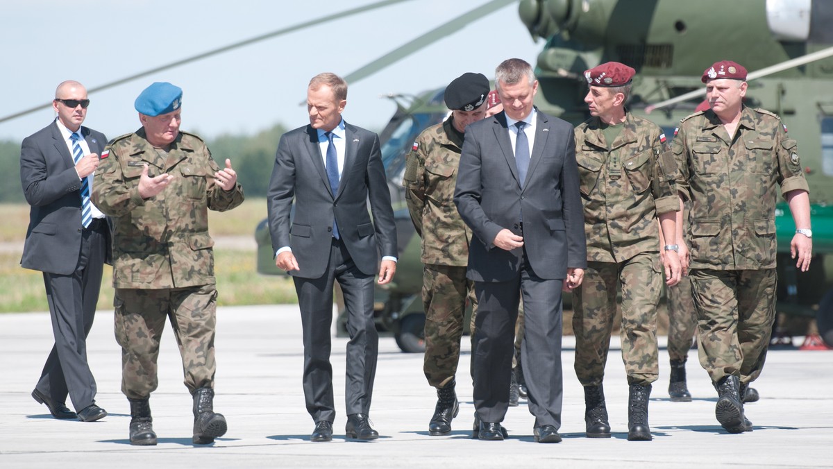 Rozpoczynamy akcję "powrót do domu", polscy żołnierze wracają po latach ciężkiej służby w Afganistanie, która była także misją na rzecz obrony naszej ojczyzny - podkreślił w piątek premier Donald Tusk.