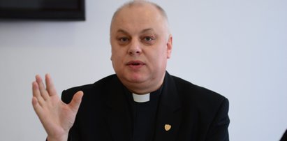 Zaginęły ważne dokumenty ws. oskarżanego o pedofilię księdza