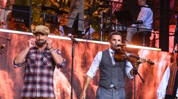 sebastian i stanisław karpiel-bułecka noszą to samo nazwisko, ale czy są braćmi?