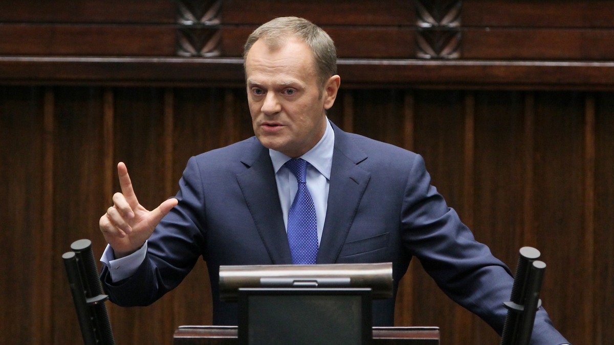 Premier Donald Tusk zapowiedział na jesień "pakiet kilkudziesięciu ustaw towarzyszących budżetowi". - Będą cięcia w administracji i deregulacja - wyjaśnił.