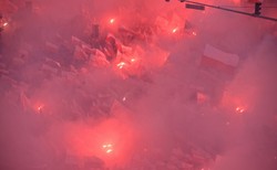 Policja poszukuje, a redaktor Gmyz apeluje: Po raz ostatni pytam, czyja to raca