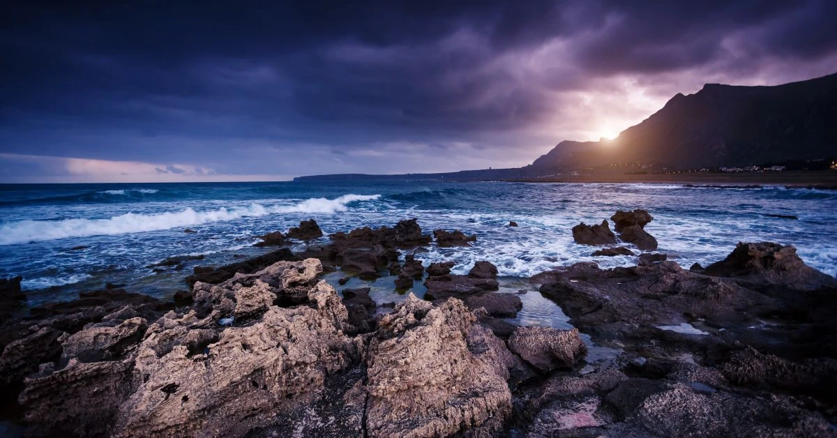 Najwyższy stopień alertu na Sycylii. Cyklon Harry paraliżuję wyspę