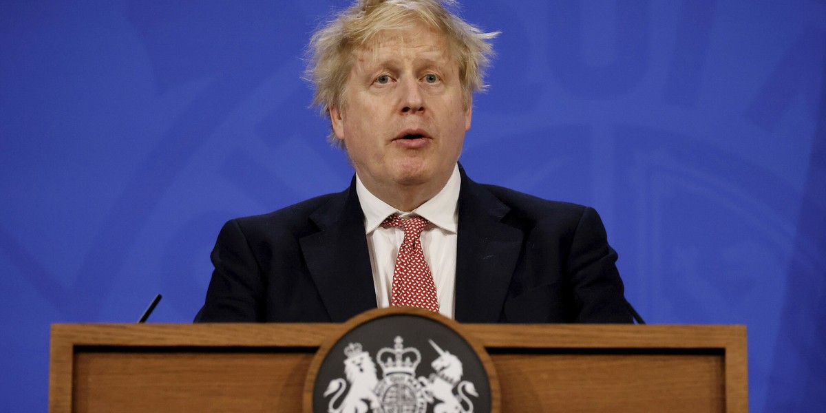 Premier Wielkiej Brytanii Boris Johnson podczas konferencji prasowej 21 lutego