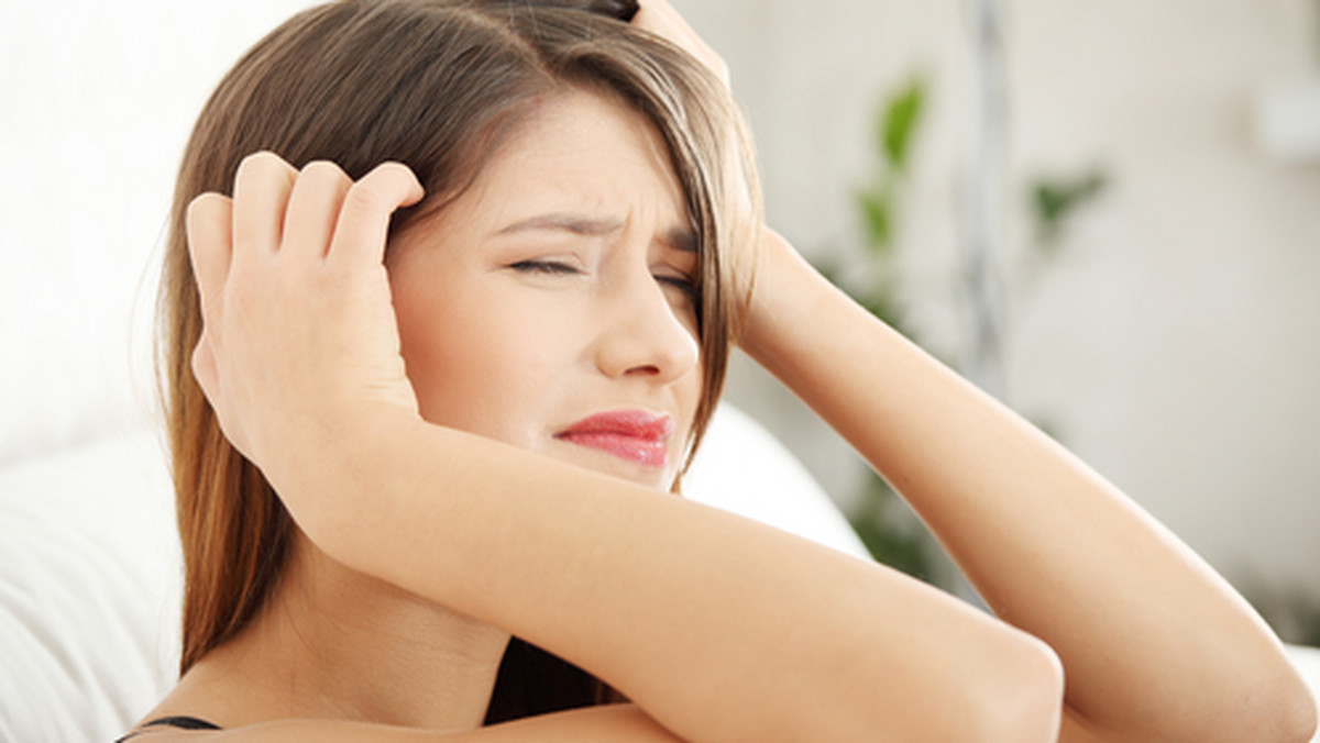 Migrena jest jednym z czterech najbardziej dokuczliwych i przewlekłych schorzeń. Rachel Cooke opisuje życie z migrenami jako pełne napadów łakomstwa, ciemnych pokoi i bólu wywołującego mdłości.