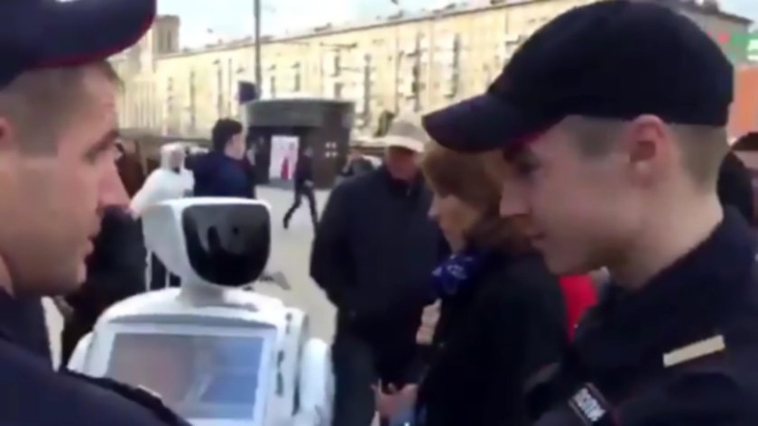 Aresztowali robota za udział w manifestacji!