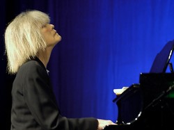 Legendarna Carla Bley w mikołajkowym prezencie