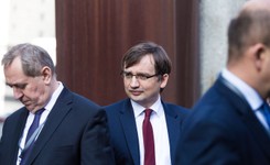 Brat Zbigniewa Ziobry zatrudniony w Pekao SA. Henryk Kowalczyk: To nie jest dobry standard