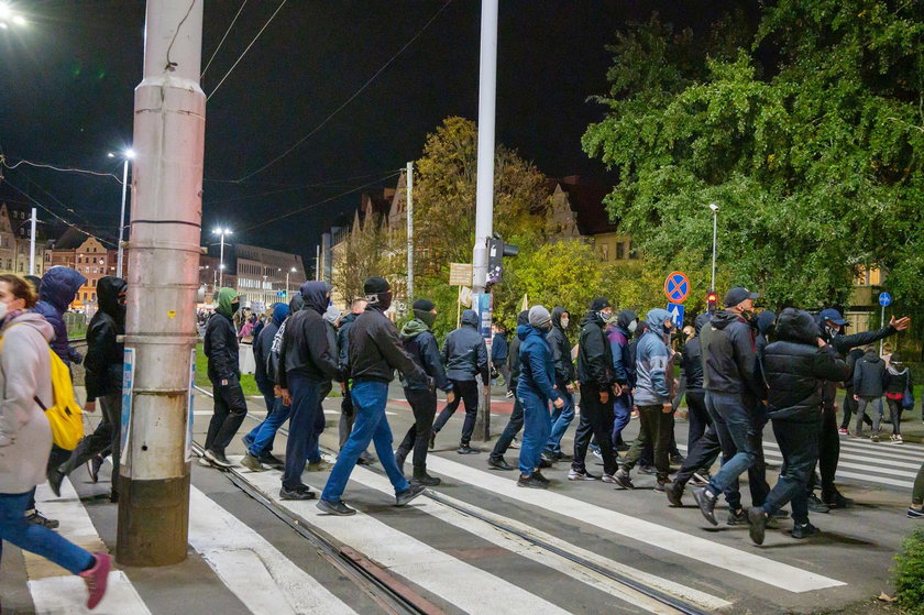 Strajk kobiet. Podczas protestów doszło do ataków na manifestantów