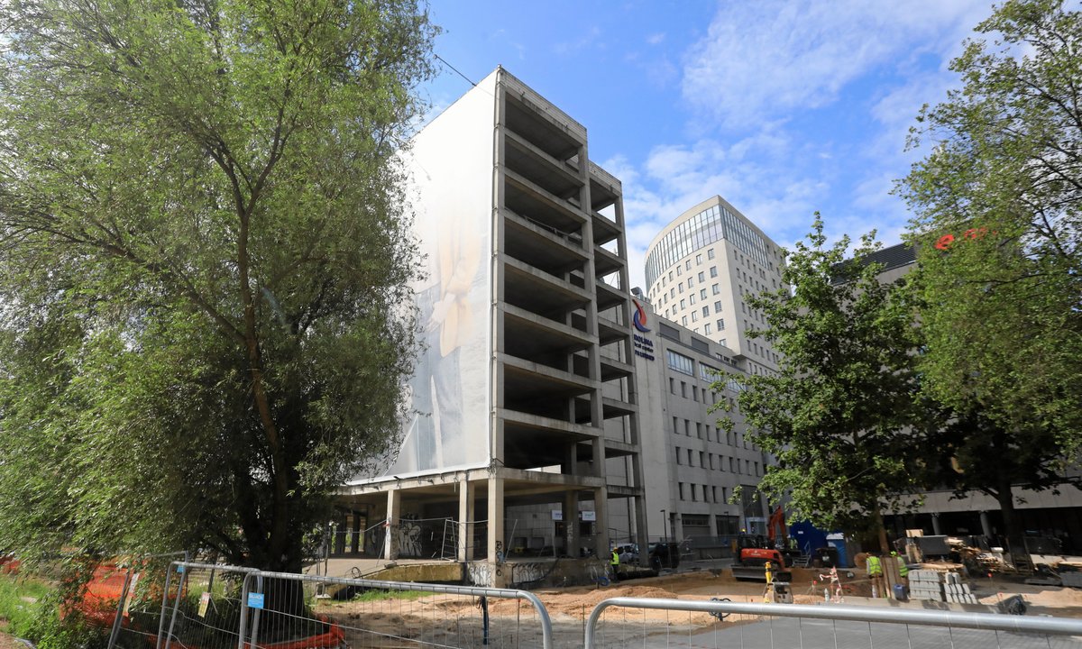 Słynny "szkieletor" będzie ukończony. W środku 368 mikoapartamentów