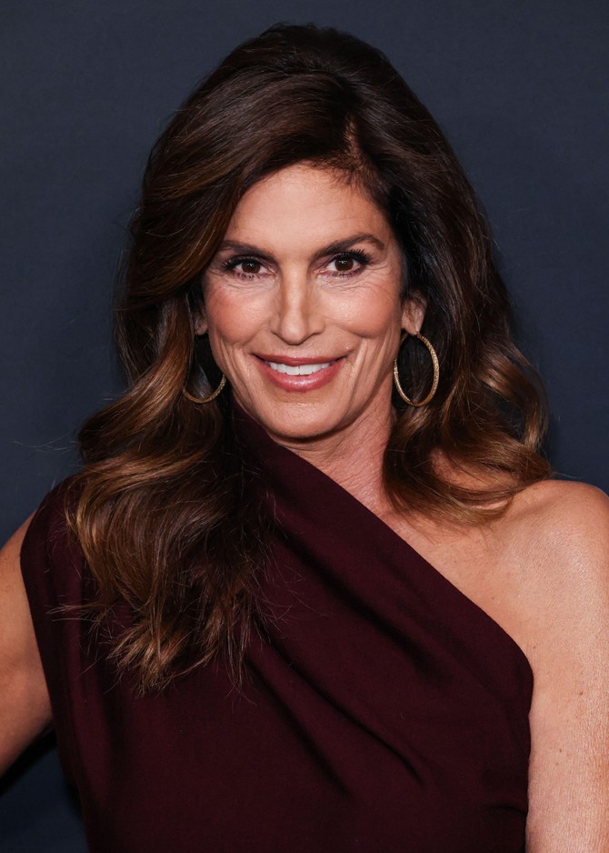 Sindi Kraford (60)