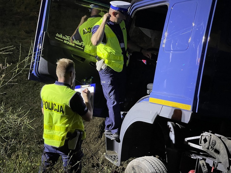 27-latek, który na drodze S5 ładował na lawetę zepsuty samochód, zginął po potrąceniu przez ciężarówkę