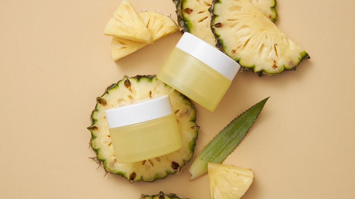 Bromelain se prvenstveno nalazi u stabljici ananasa, koja se inače ne jede