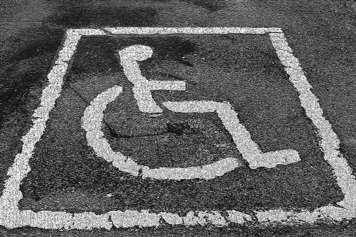 Miejsce parkingowe dla osób z niepełnosprawnościami