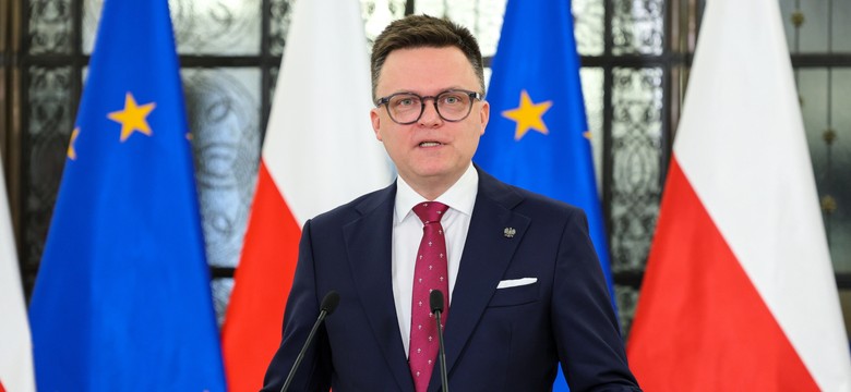 Hołownia zapowiada "konsekwencje za hańbienie polskiego munduru"