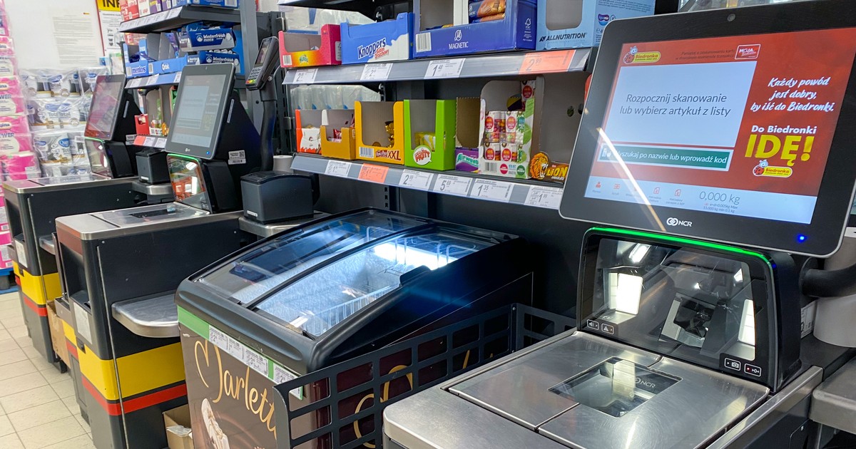 Zmiany w kasach samoobsługowych. Klienci Biedronki tracą wygodną opcję