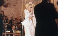 Wódka popijana oranżadą, śpiewy do rana i bójki na scenie. Tak przed laty wyglądał festiwal w Opolu