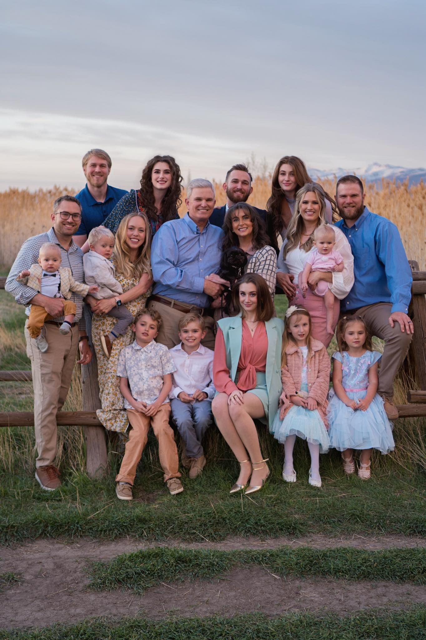 Meteorológ Roland Steadham so svojou rodinou. 