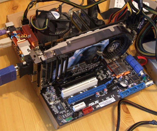 Jeden GeForce 8800 GTX