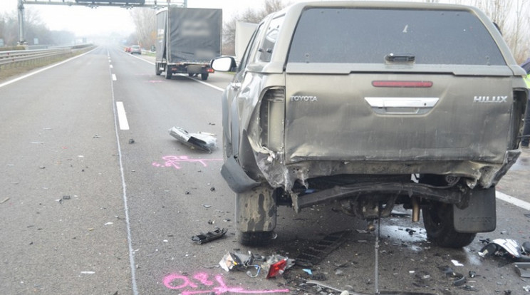 A balesetekben összesen 18-an sérültek meg, köztük gyerekek, egy férfi pedig életét vesztette /fotó: police.hu