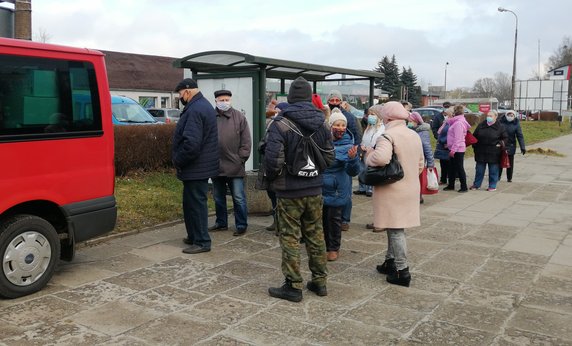 Mieszkańcy odbierali darmowe maseczki