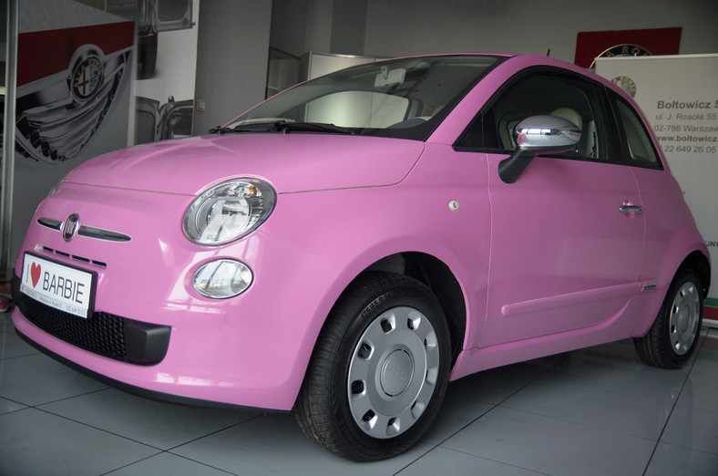 Różowy Fiat 500 od Barbie