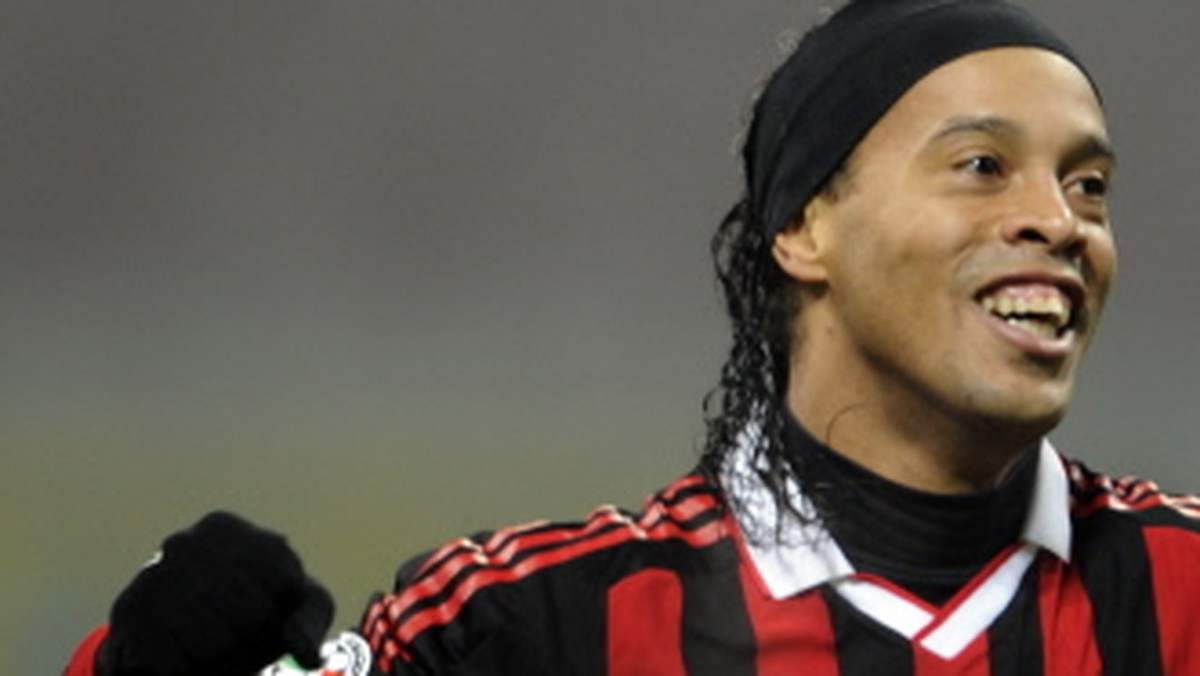 Brazylijczyk Ronaldinho od dłuższego czasu jest przedmiotem kolejnych spekulacji transferowych. Sam zainteresowany podkreśla jednak, że nie zamierza odchodzić z Milanu.