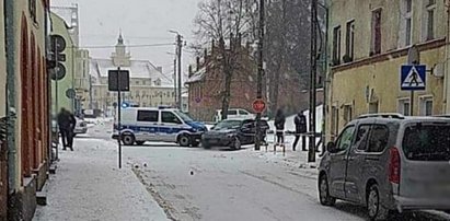 Szokujące sceny w Olsztynku. Złodzieje próbowali rozjechać policjantów. Padły strzały