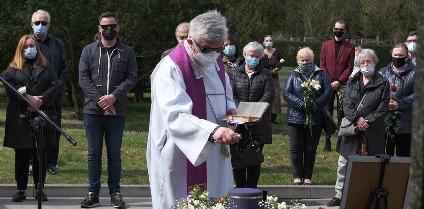 Pogrzeb Wiesławy Mazurkiewicz.  Te sceny nad grobem wyciskały łzy. Poruszające słowa Krystyny Jandy i głos zmarłego męża żegnanej aktorki